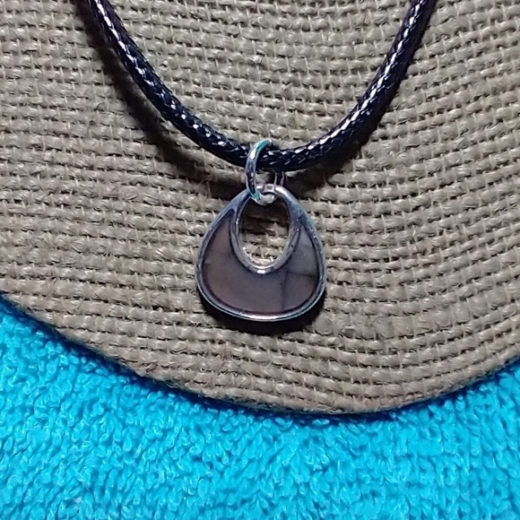 Silvertone faux abalone necklace - Picture 4 of 5